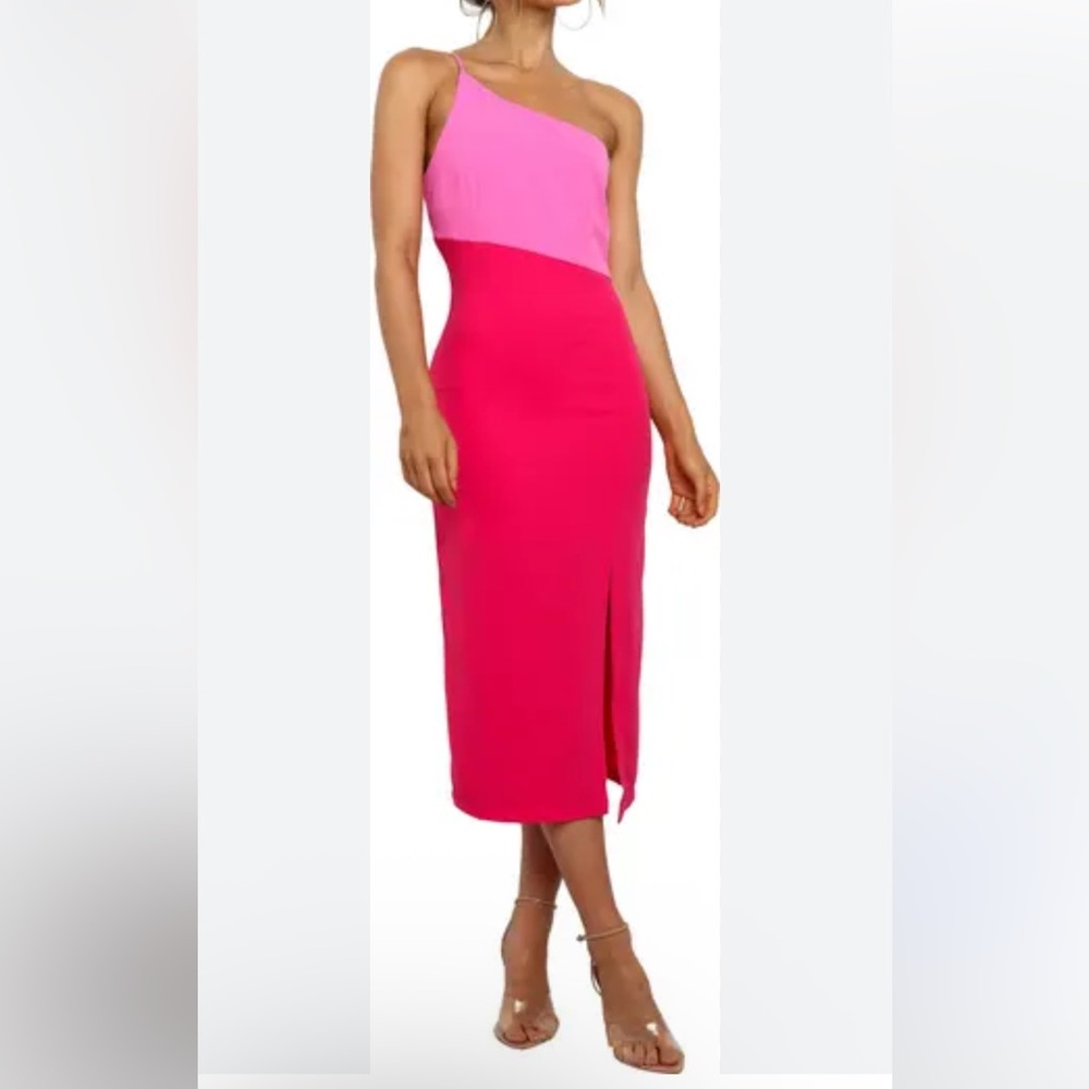 Petal and Pup Pink Two-Toned Dress 10 8
Xiomar One-Shoulder Midi Dress